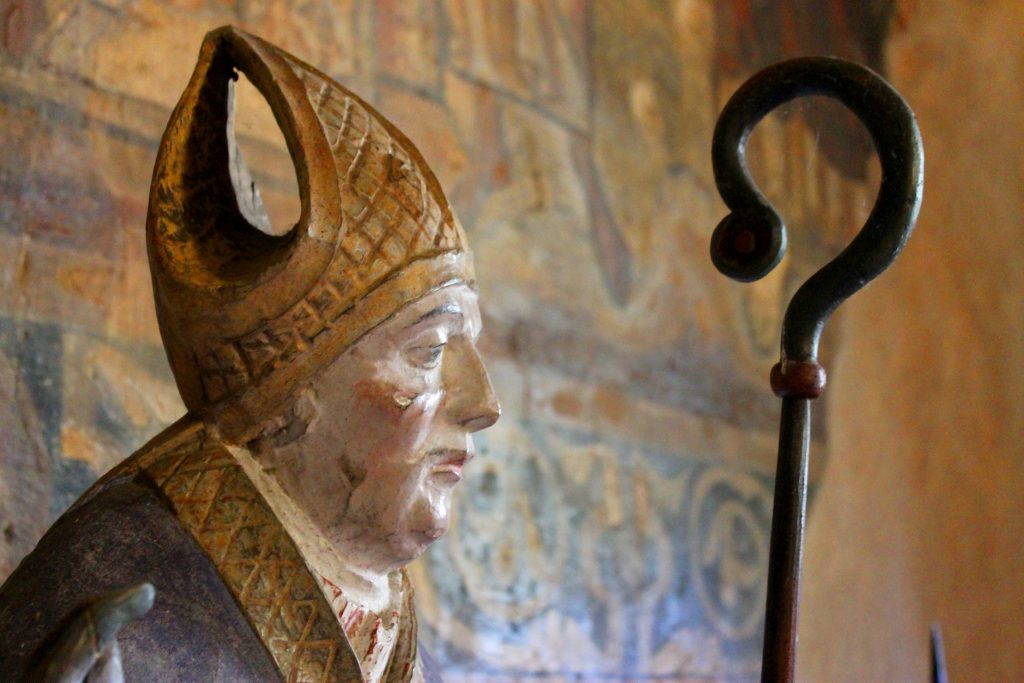 Statue de saint Robert à Lavaudieu.