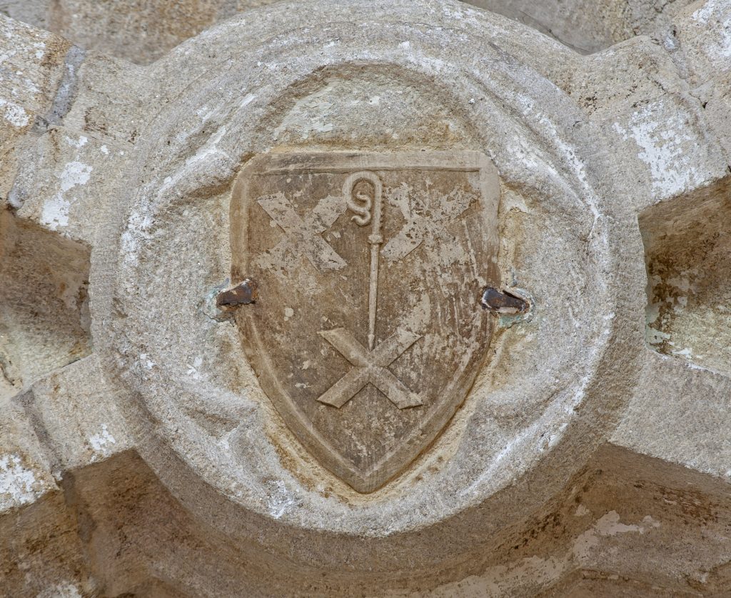 Les armoiries de l'abbé Jean de Chandorat sur la clef de voute juste au-dessus de l'orgue de La Chaise-dieu.